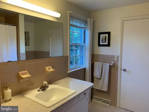 Bath - 301 S Locust St, Lititz, PA 17543 photo 5 of 7