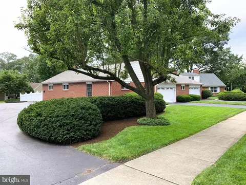 Exterior - 301 S Locust St, Lititz, PA 17543 photo 18 of 38