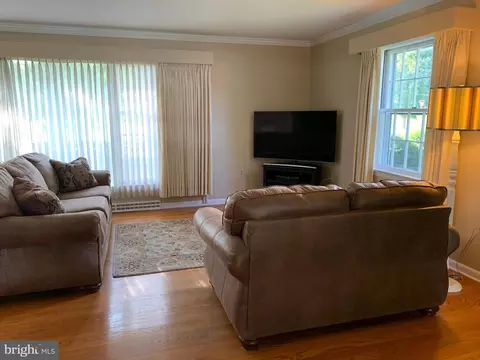 Living - 301 S Locust St, Lititz, PA 17543 photo 5 of 7