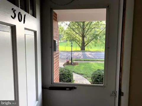 Entry Way - 301 S Locust St, Lititz, PA 17543 photo 1 of 7