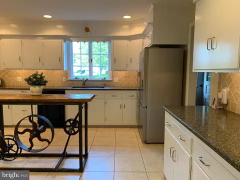 Kitchen - 301 S Locust St, Lititz, PA 17543 photo 7 of 13