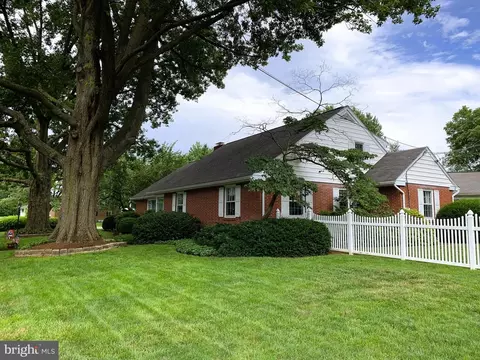 Exterior - 301 S Locust St, Lititz, PA 17543 photo 7 of 38
