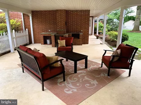 Exterior - 301 S Locust St, Lititz, PA 17543 photo 31 of 38