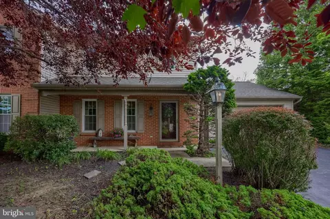 15 Sunrise Dr, Lititz, PA 17543