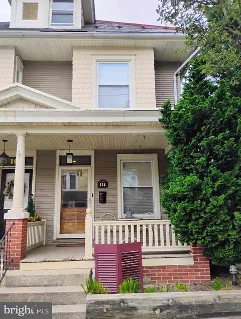 111 E Lincoln Ave, Lititz, PA 17543 photo 2