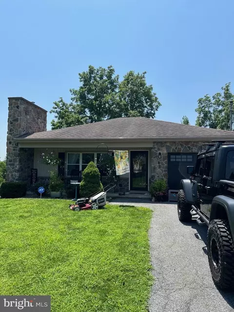92 W Main St, Leola, PA 17540