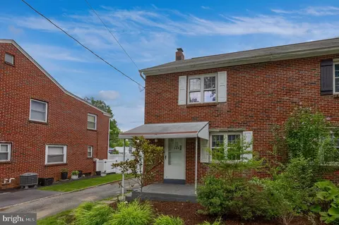 Exterior - 309 E 2nd Ave, Lititz, PA 17543 photo 2 of 5