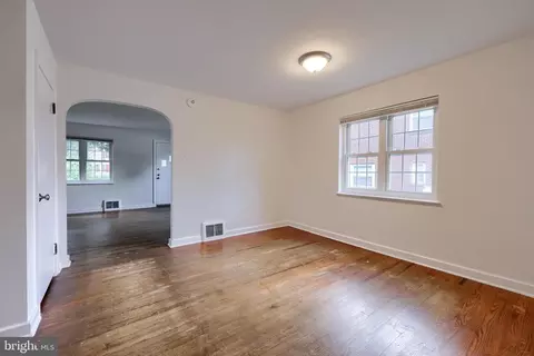 Living - 309 E 2nd Ave, Lititz, PA 17543 photo 2 of 3