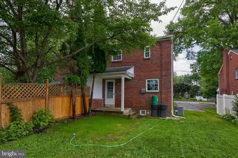 Exterior - 309 E 2nd Ave, Lititz, PA 17543 photo 3 of 5