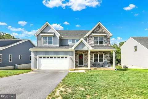 66 E Mohler Church Rd, Ephrata, PA 17522