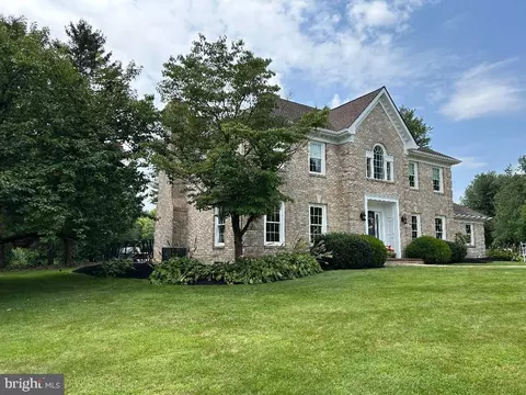 Exterior - 106 Hammersmith Ln, Lititz, PA 17543 photo 4 of 8