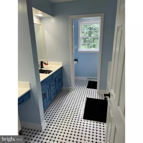 Bath - 106 Hammersmith Ln, Lititz, PA 17543 photo 2 of 4