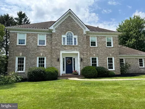 Exterior - 106 Hammersmith Ln, Lititz, PA 17543 photo 2 of 8
