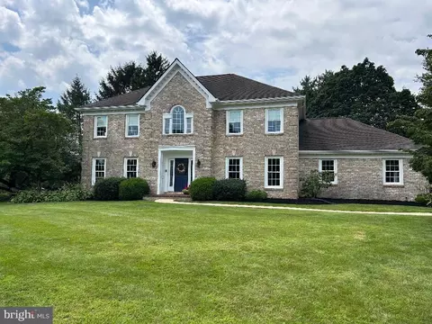 Exterior - 106 Hammersmith Ln, Lititz, PA 17543 photo 5 of 8