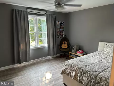 Bedroom - 106 Hammersmith Ln, Lititz, PA 17543 photo 2 of 6