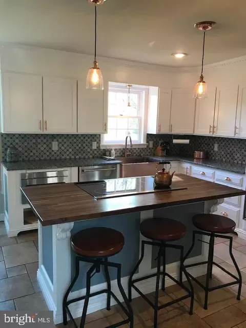 Kitchen - 106 Hammersmith Ln, Lititz, PA 17543 photo 1 of 2
