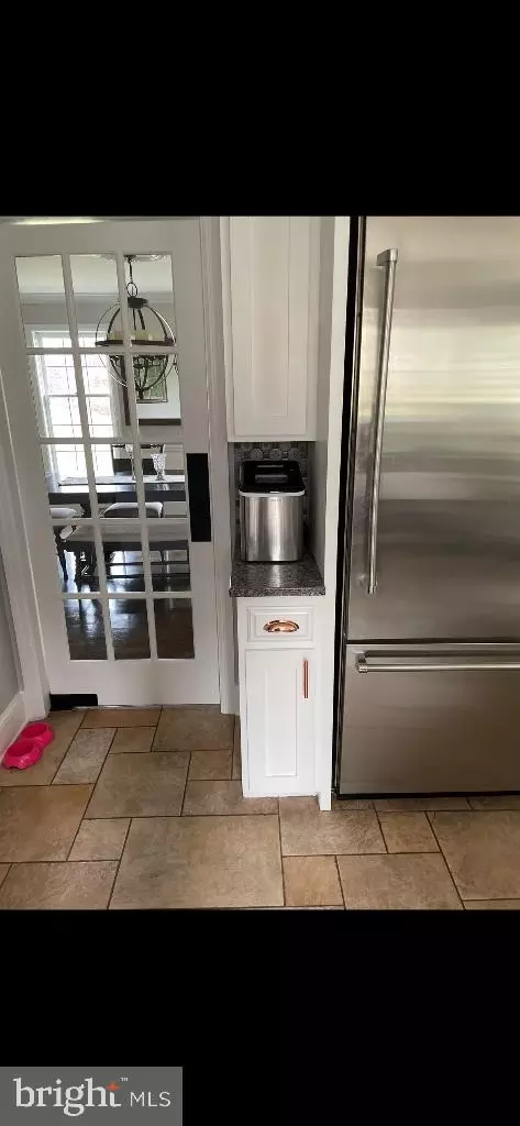 Kitchen - 106 Hammersmith Ln, Lititz, PA 17543 photo 2 of 2