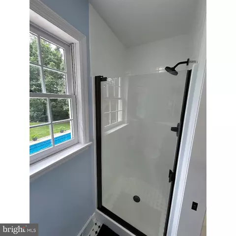 Bath - 106 Hammersmith Ln, Lititz, PA 17543 photo 4 of 4
