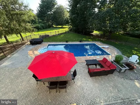 Exterior - 106 Hammersmith Ln, Lititz, PA 17543 photo 6 of 8