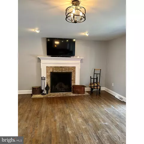 Living - 106 Hammersmith Ln, Lititz, PA 17543 photo 2 of 2