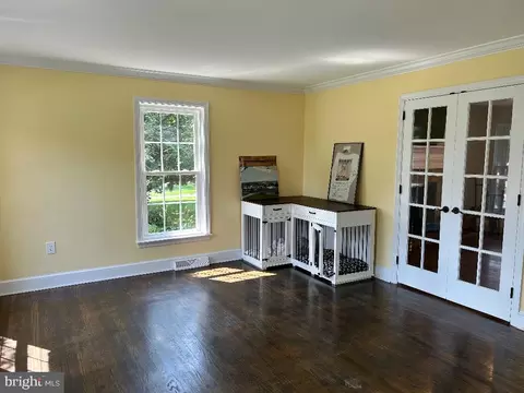 Living - 106 Hammersmith Ln, Lititz, PA 17543 photo 1 of 2