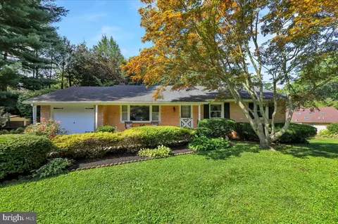 25 Holly Dr, Lancaster, PA 17603