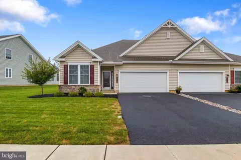 113 Garrison Dr, East Petersburg, PA 17520