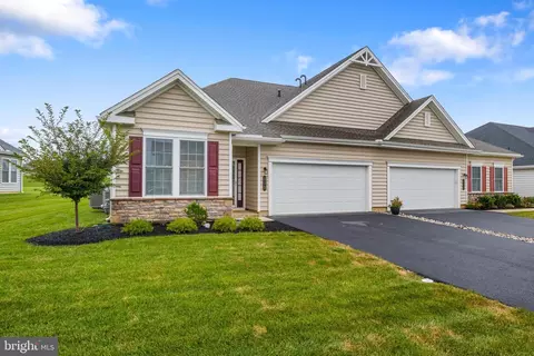 113 Garrison Dr, East Petersburg, PA 17520