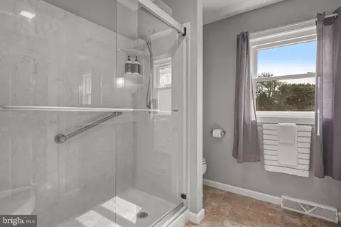 Bath - 65 Winding Way, Lititz, PA 17543 photo 3 of 3