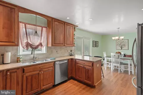 Kitchen - 65 Winding Way, Lititz, PA 17543 photo 2 of 3