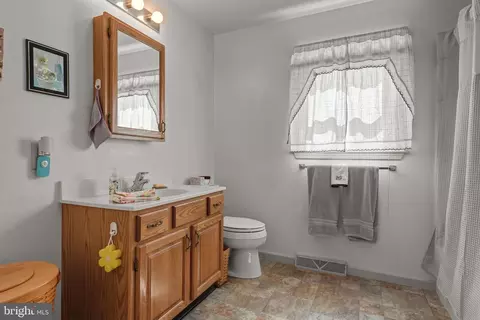 Bath - 65 Winding Way, Lititz, PA 17543 photo 1 of 3