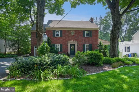 723 Farmingdale Rd, Lancaster, PA 17603