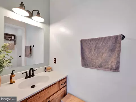 Bath - 52 Brookfield Rd, Lititz, PA 17543 photo 1 of 3