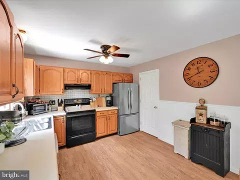 Kitchen - 52 Brookfield Rd, Lititz, PA 17543 photo 2 of 4
