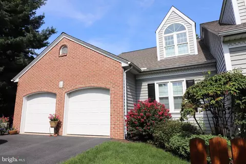 3247 Oakglen Ct, Lancaster, PA 17601