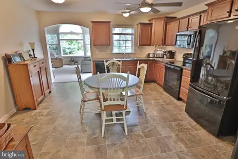 1353 Fieldstone Dr, Mount Joy, PA 17552 photo 4