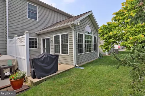 1353 Fieldstone Dr, Mount Joy, PA 17552 photo 2