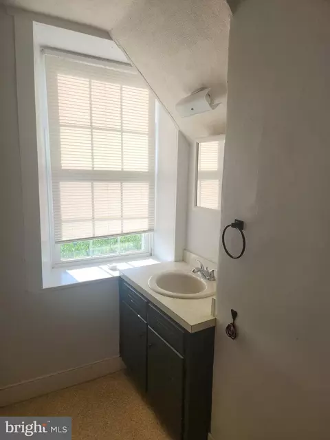 Bath - 180 Range Rd, Mount Joy, PA 17552 photo 3 of 3