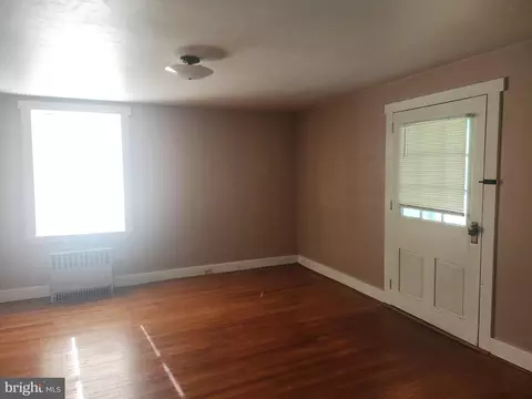 Living - 180 Range Rd, Mount Joy, PA 17552 photo 3 of 4