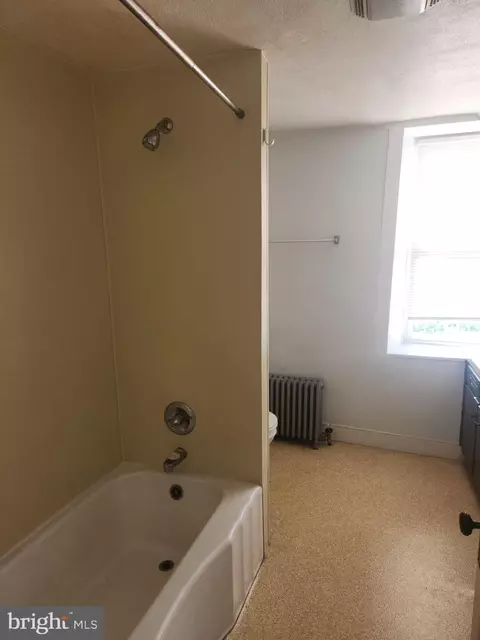 Bath - 180 Range Rd, Mount Joy, PA 17552 photo 2 of 3