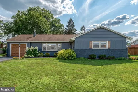 170 Hershey Dr, Manheim, PA 17545