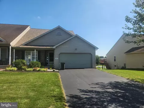 461 Thrush Dr, Manheim, PA 17545