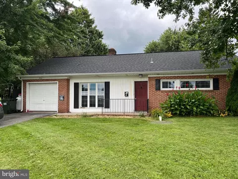 7 Rose Ave, Leola, PA 17540