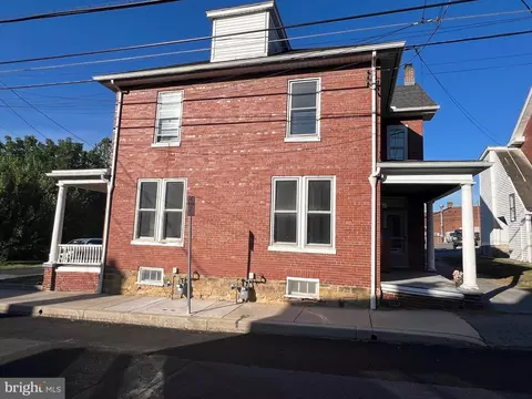25 N 31 N Poplar St, Elizabethtown, PA 17022