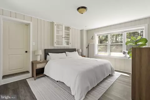 Bedroom - 261 Park Ave, Lititz, PA 17543 photo 2 of 7