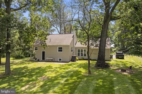 Exterior - 261 Park Ave, Lititz, PA 17543 photo 6 of 10