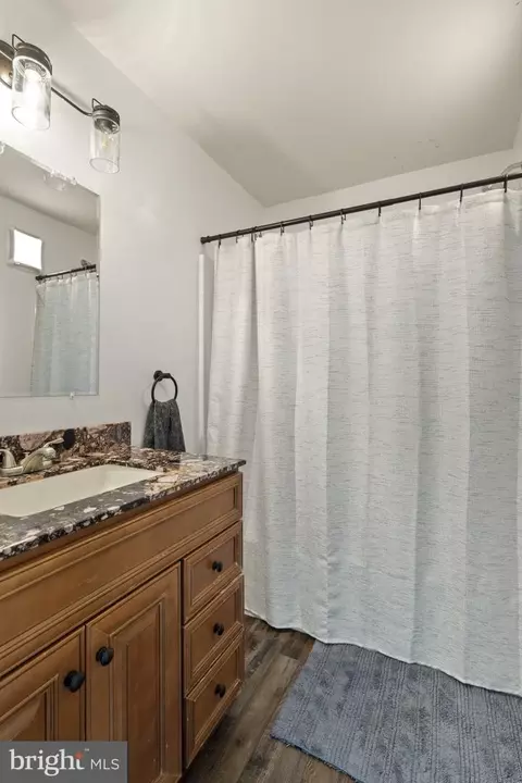 Bath - 261 Park Ave, Lititz, PA 17543 photo 1 of 2