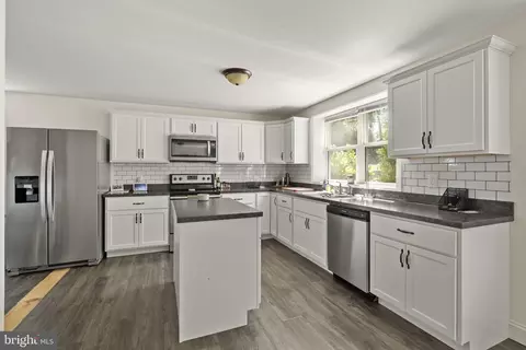 Kitchen - 261 Park Ave, Lititz, PA 17543 photo 1 of 3