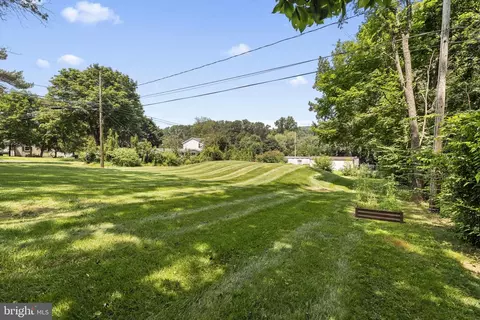 Exterior - 261 Park Ave, Lititz, PA 17543 photo 8 of 10