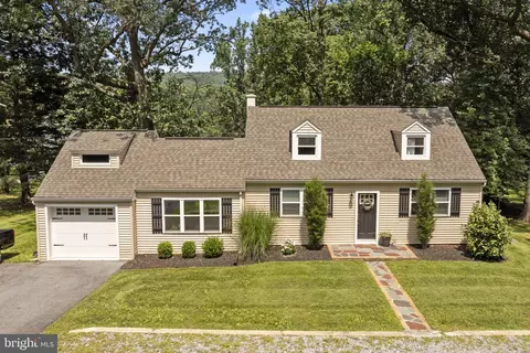 Exterior - 261 Park Ave, Lititz, PA 17543 photo 2 of 10
